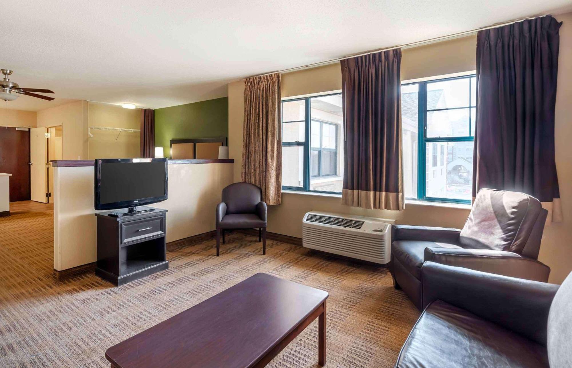 Extended Stay America Suites - Chicago - Woodfield Mall Schaumburg Bagian luar foto