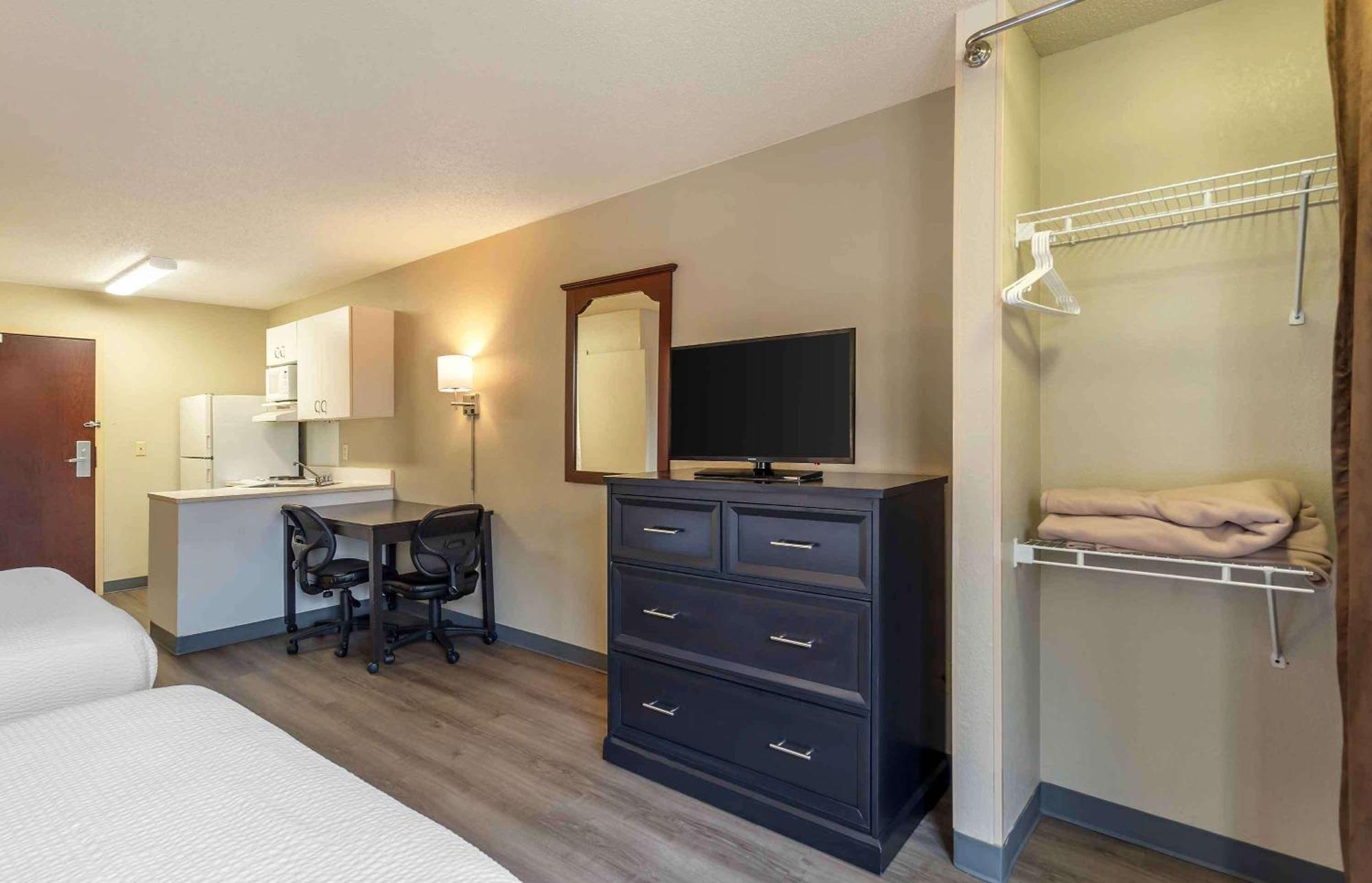 Extended Stay America Suites - Chicago - Woodfield Mall Schaumburg Bagian luar foto