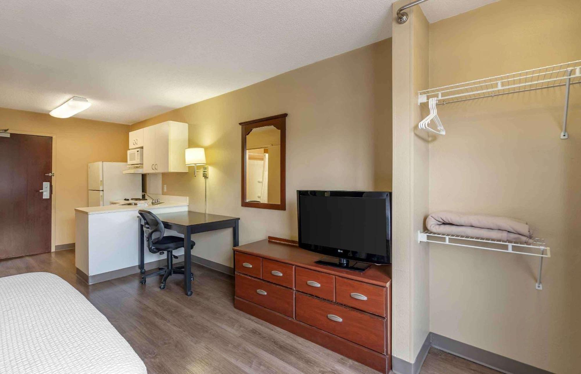 Extended Stay America Suites - Chicago - Woodfield Mall Schaumburg Bagian luar foto